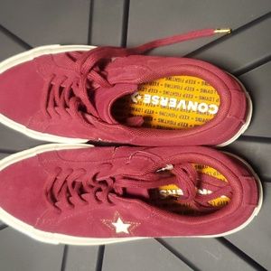 Converse all stars sneakers red, size 3.5 big kid